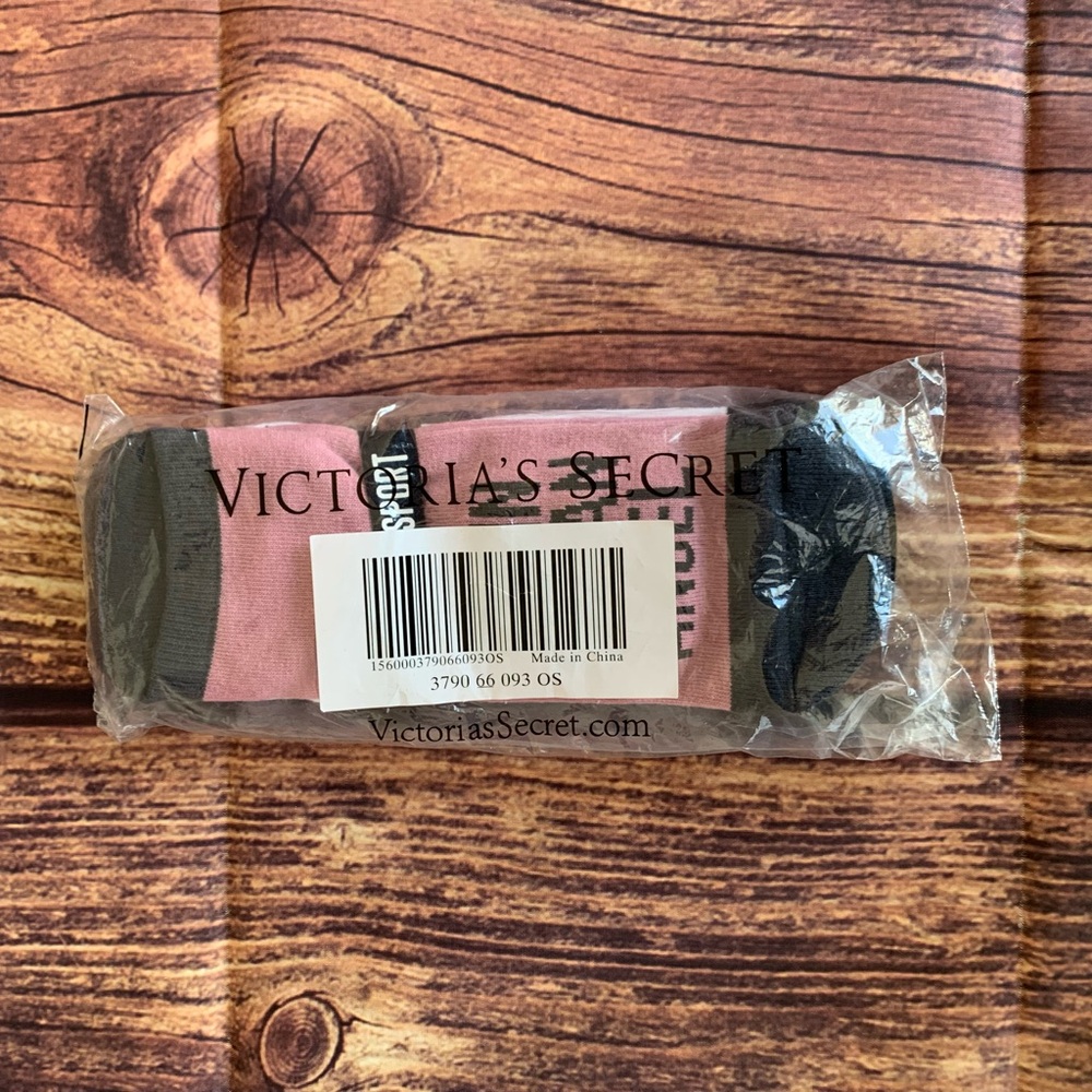 NWT Victoria Sport Women's Train Like An Angel Low Show Socks - Set of 2 Sz: OS